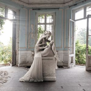 Albumhoes van All Is Ours — Davina Michelle